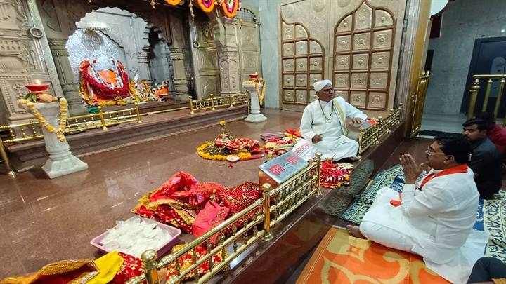 माँ विजयासन देवी मंदिर में पूजा-अर्चन की कृषि मंत्री श्री पटेल ने